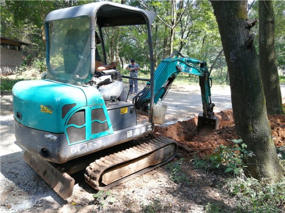 德力22-9小型挖掘機，渠道施工好選擇