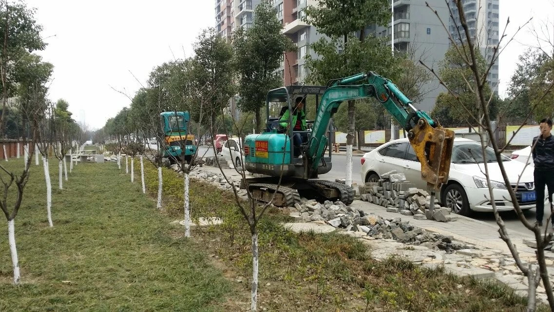 德力挖掘機(jī)