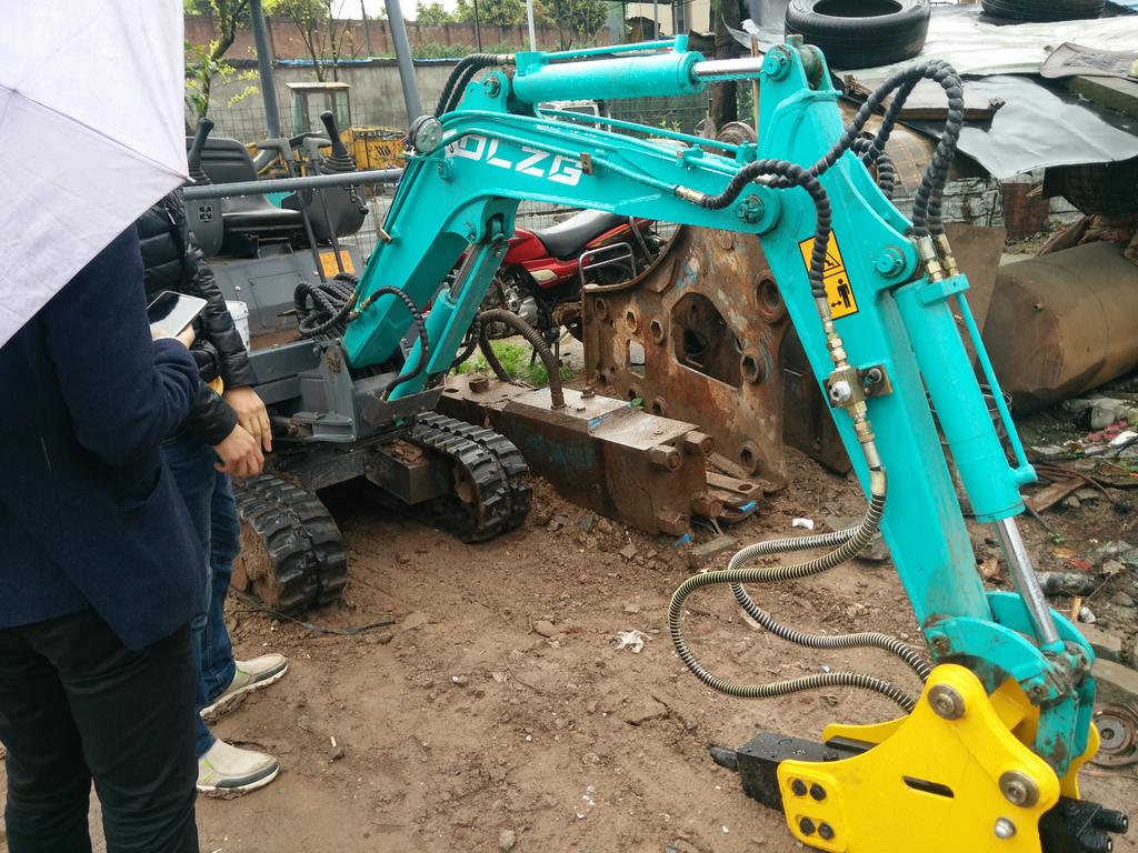 小型挖掘機(jī)